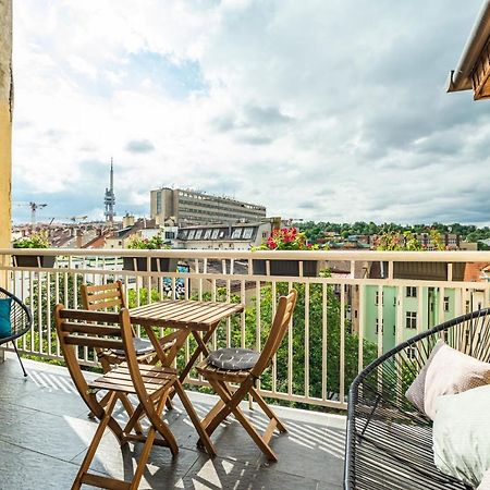 Central, Spacious, Modern 5 Bedrm Duplex W/Balcony Praha Bagian luar foto