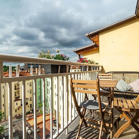 Central, Spacious, Modern 5 Bedrm Duplex W/Balcony Praha Bagian luar foto