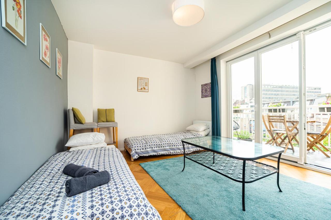 Central, Spacious, Modern 5 Bedrm Duplex W/Balcony Praha Bagian luar foto