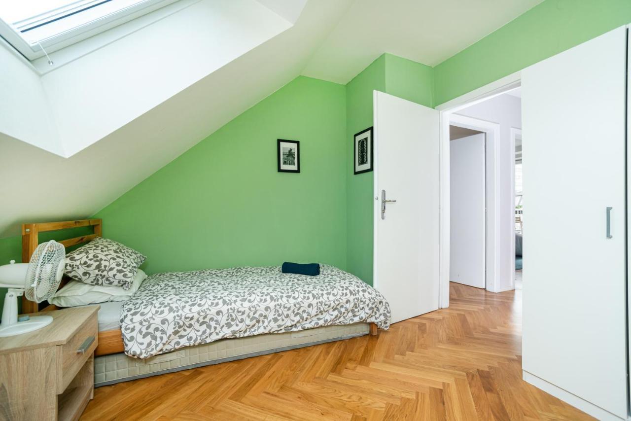 Central, Spacious, Modern 5 Bedrm Duplex W/Balcony Praha Bagian luar foto