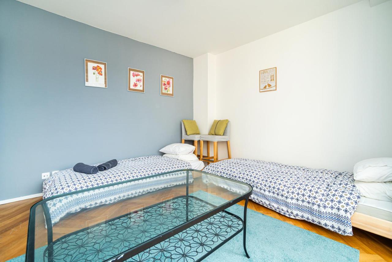 Central, Spacious, Modern 5 Bedrm Duplex W/Balcony Praha Bagian luar foto
