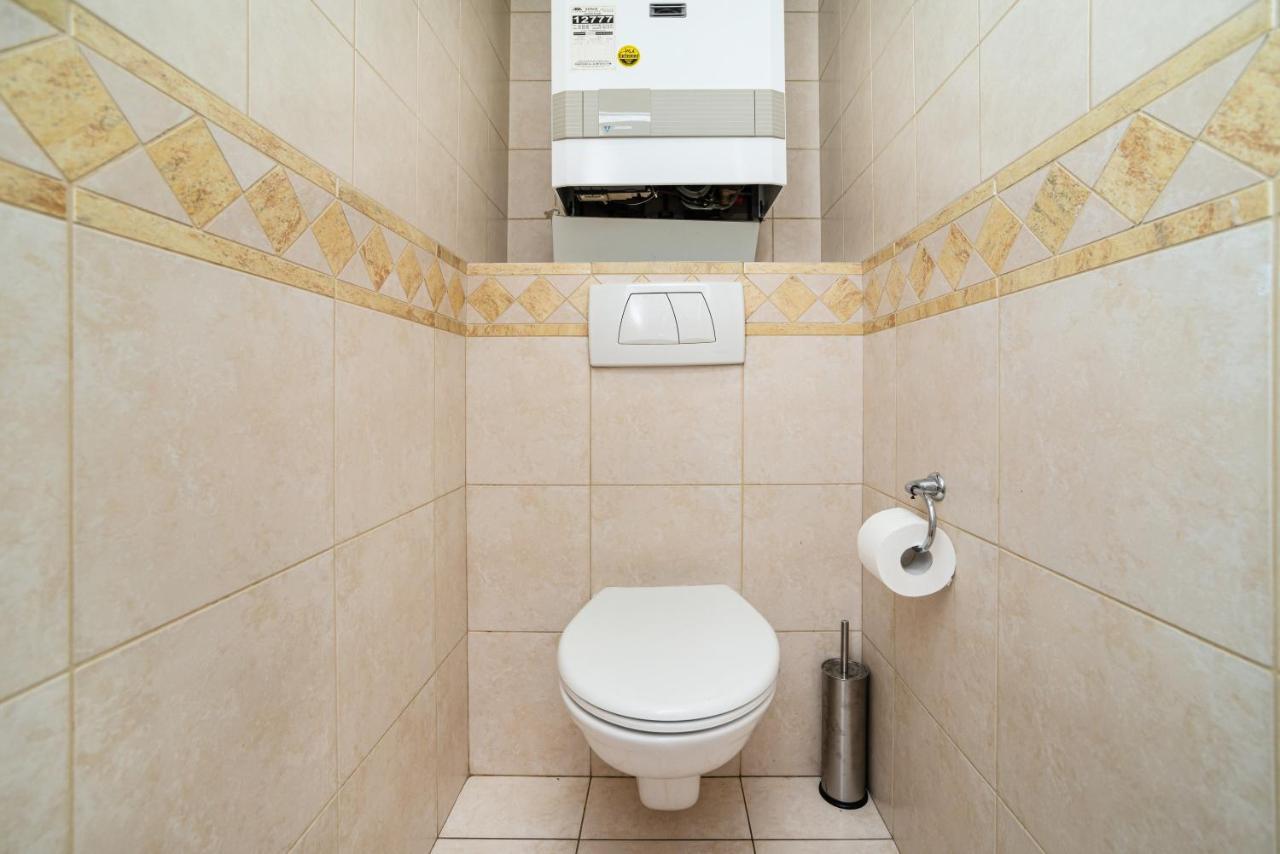 Central, Spacious, Modern 5 Bedrm Duplex W/Balcony Praha Bagian luar foto